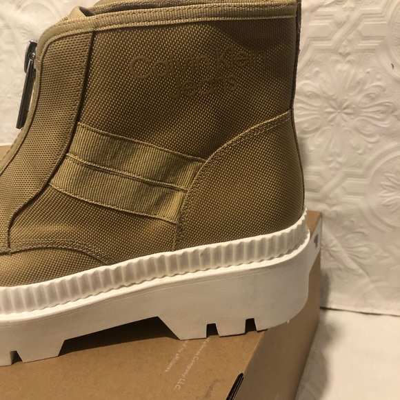Calvin Klein Berti Chelsea lug sole boots in beige women’s size 8 brand new - Picture 11 of 13